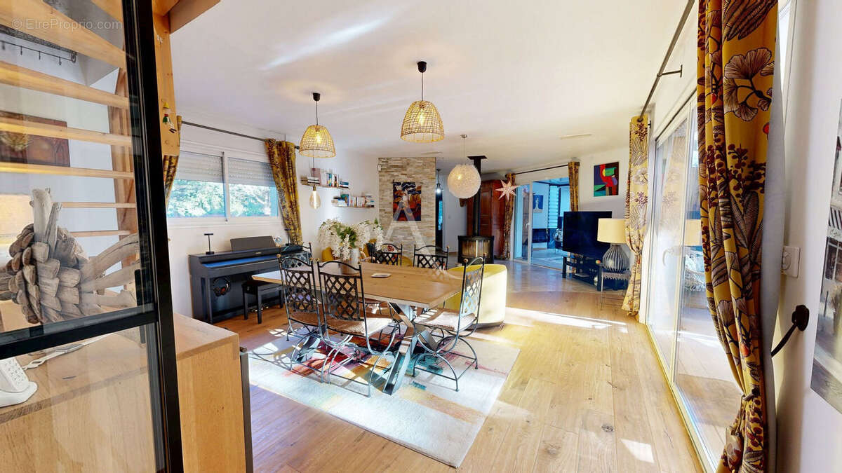 Villa 147 m², 4 chambres, Piscine chauffée, Grand Garage, Terrain 1200 m² - photo 3