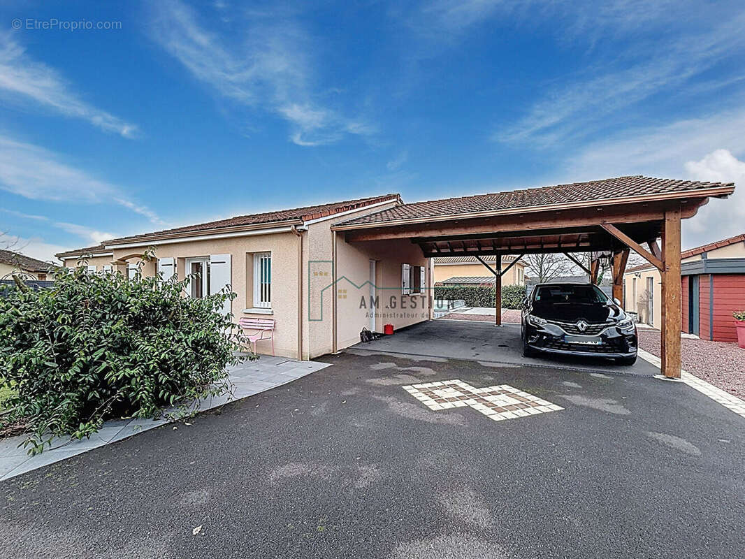 Maison à ORADOUR-SUR-GLANE