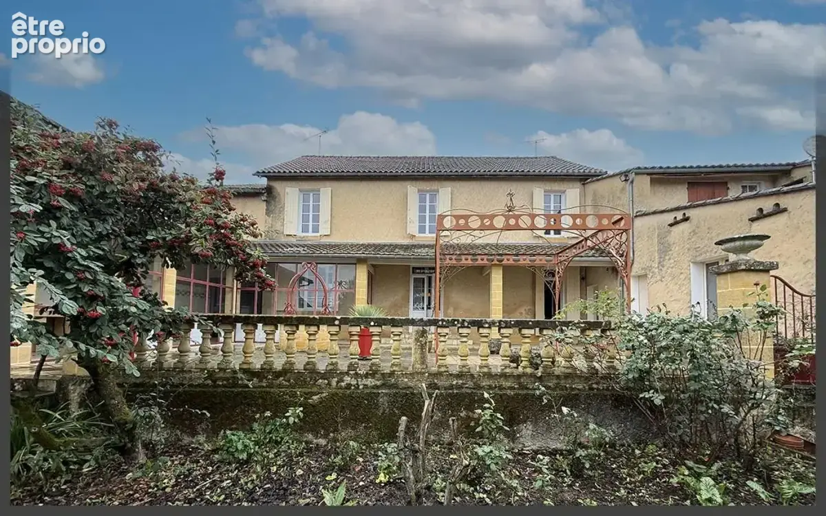 Ensemble en pierre, maison principale avec jardin et 1 appartement à VILLEFRANCHE DE LONCHAT (24) - photo 2