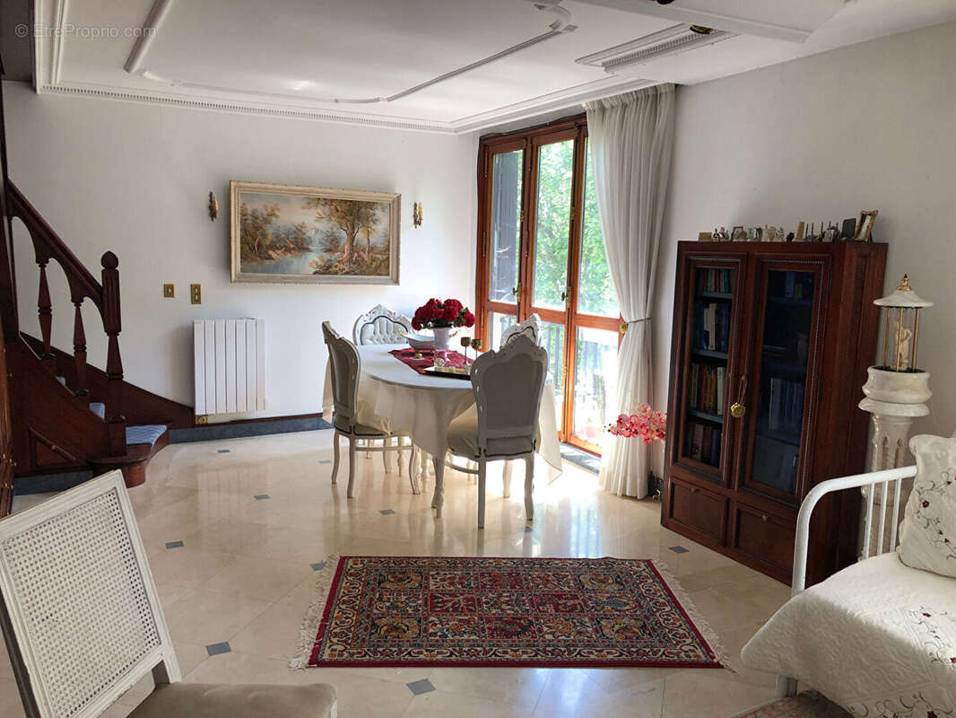 Appartement à BUC