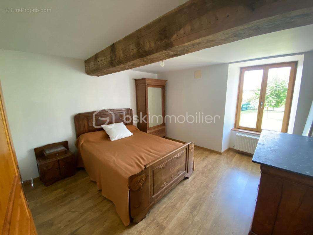 Maison à LASSAY-LES-CHATEAUX