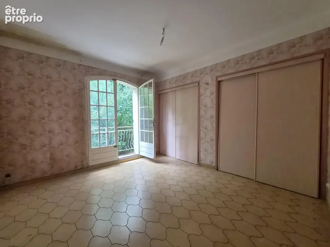 Maison de caractère avec piscine, grand terrain arboré et fort potentiel de valorisation - photo 6