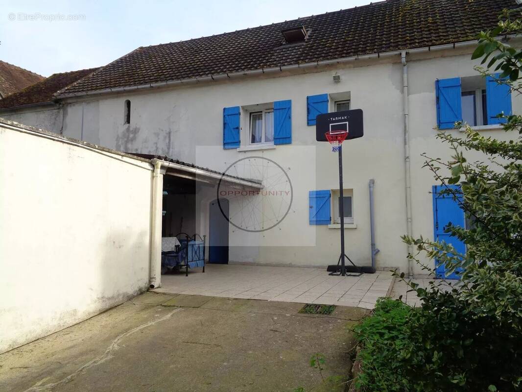 Maison à SAINT-CYR-SUR-MORIN