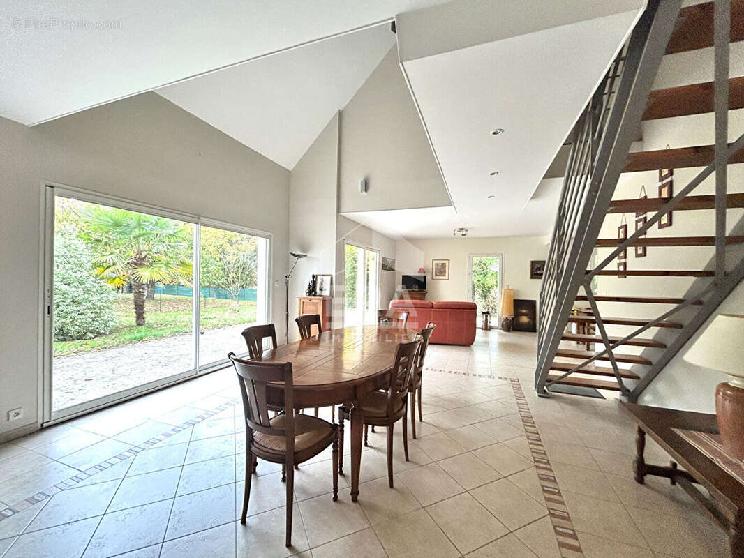 Maison à NEUVILLE-SUR-SARTHE