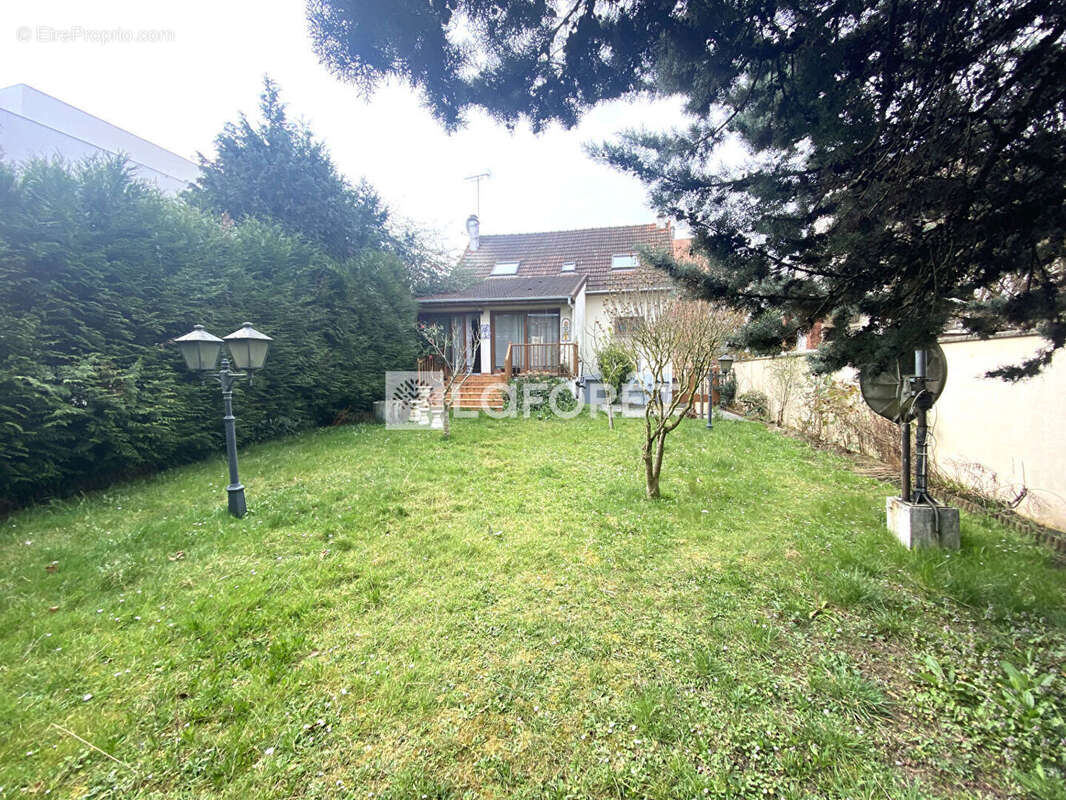 Maison à LIVRY-GARGAN