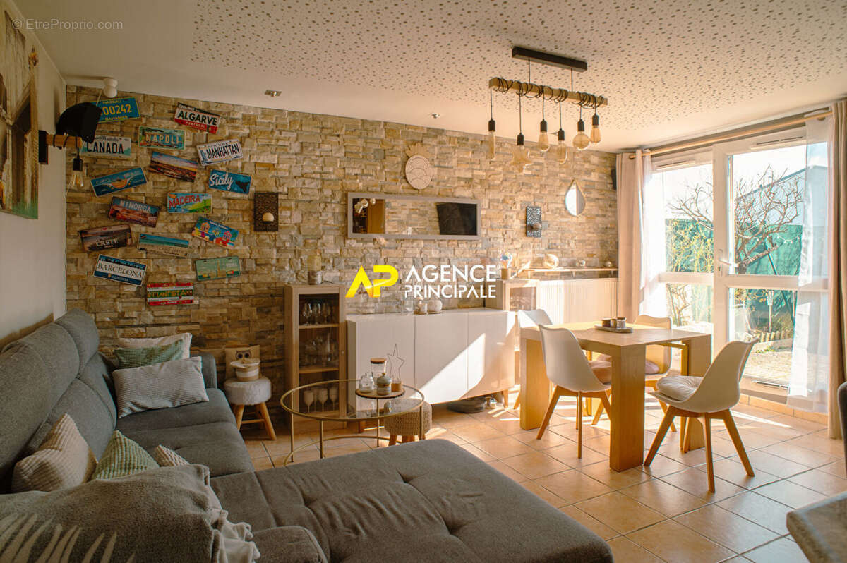 Appartement à SARTROUVILLE