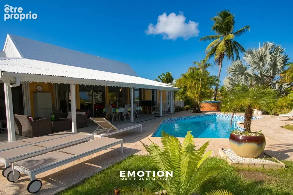 Villa T5 132 m2 + 46 m2 de terrasses extérieures, Piscine, Spa et Petite Vue Mer   Le Gosier (Mare-Gaillard / - photo 15