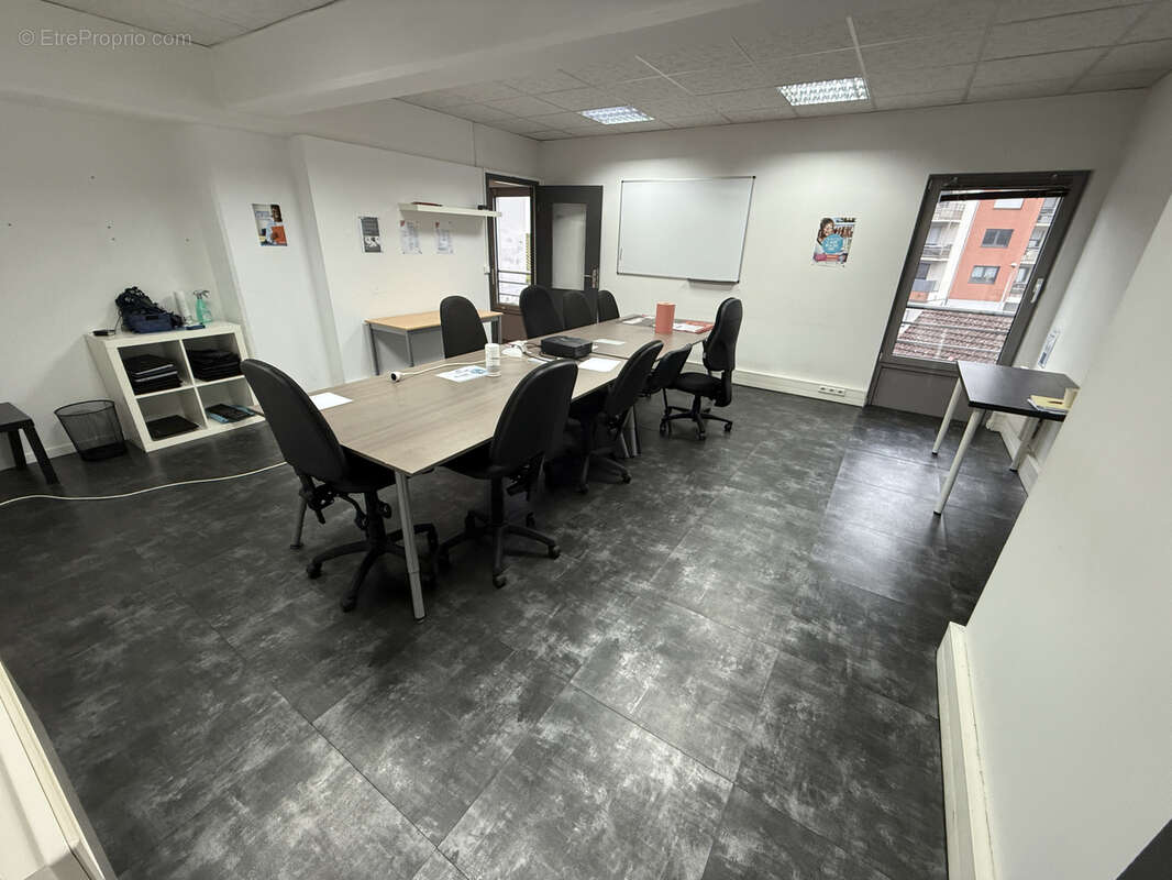 Bureaux / locaux professionnels de 187 m2 avec parkings privatifs   centre-ville de forbach - photo 8