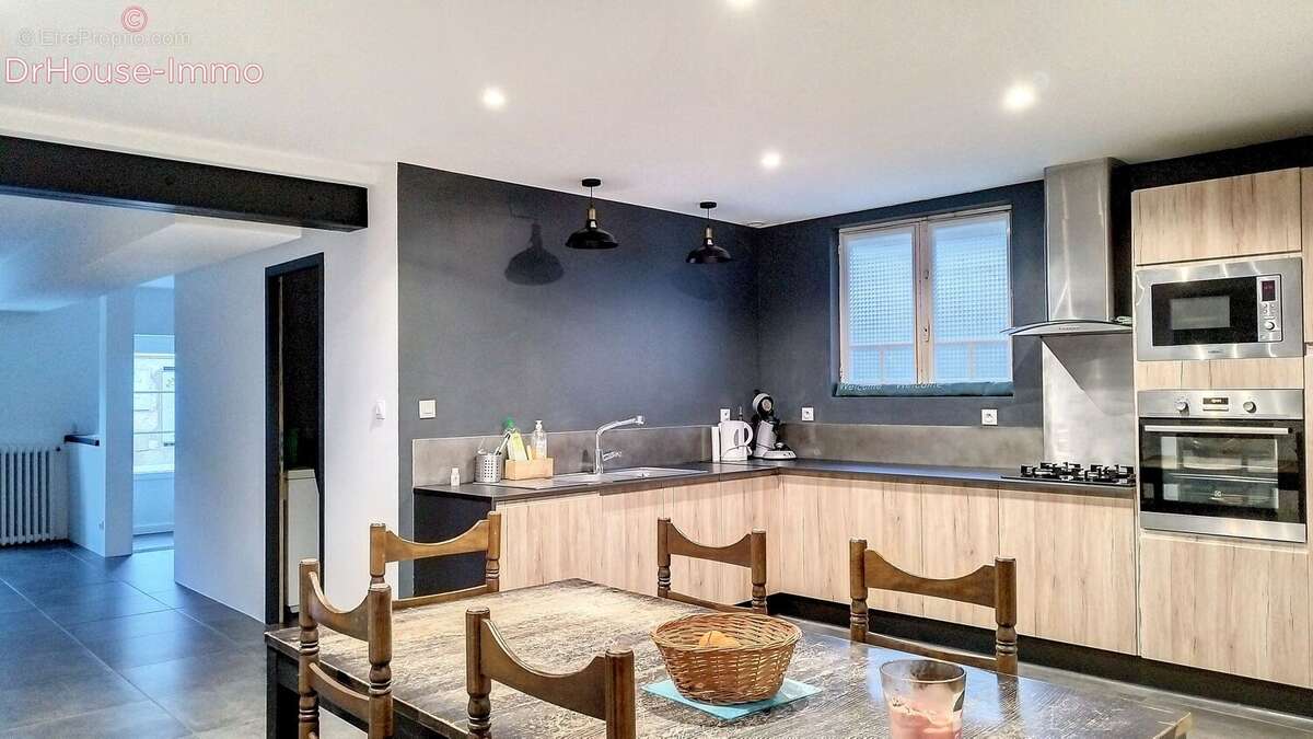 Maison 224 m² à Bourg  - photo 9