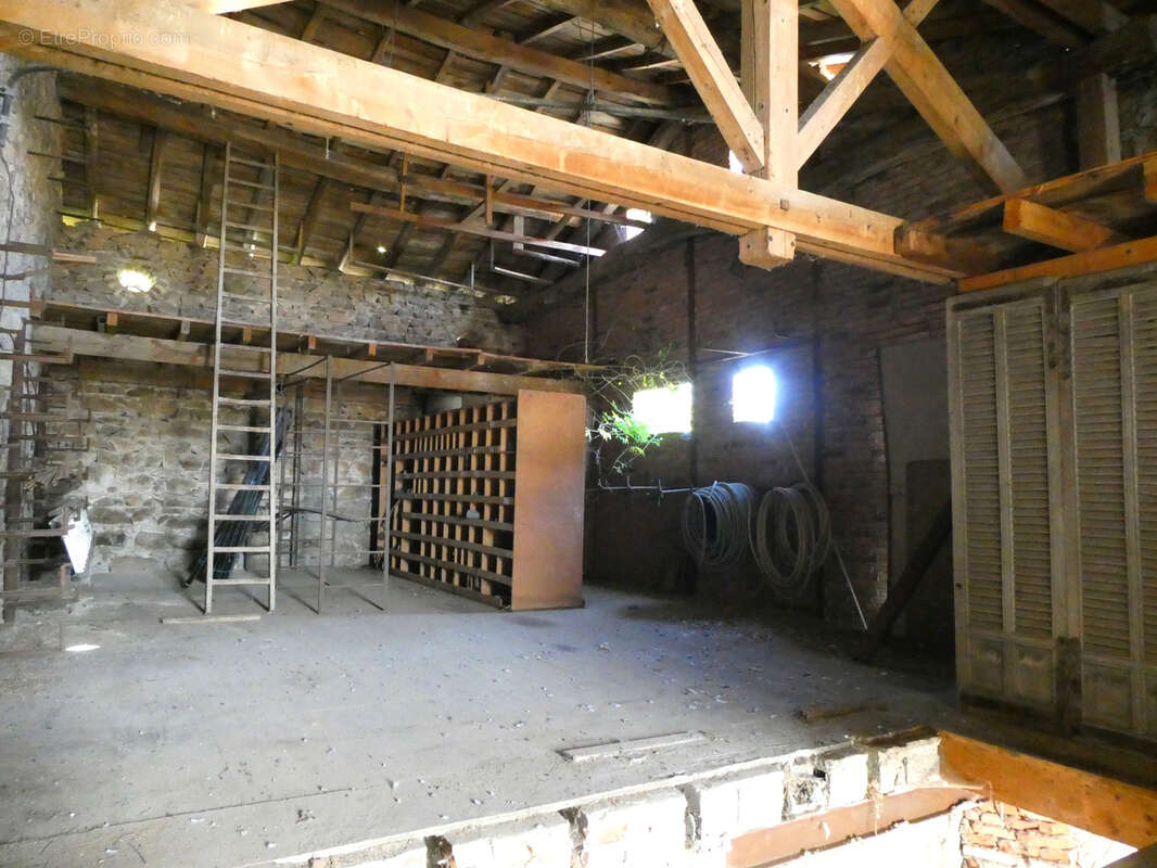 Maison à CHAMBOST-LONGESSAIGNE