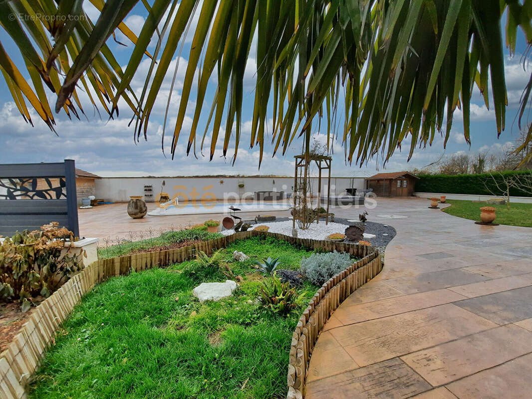 Maison à LE DESCHAUX