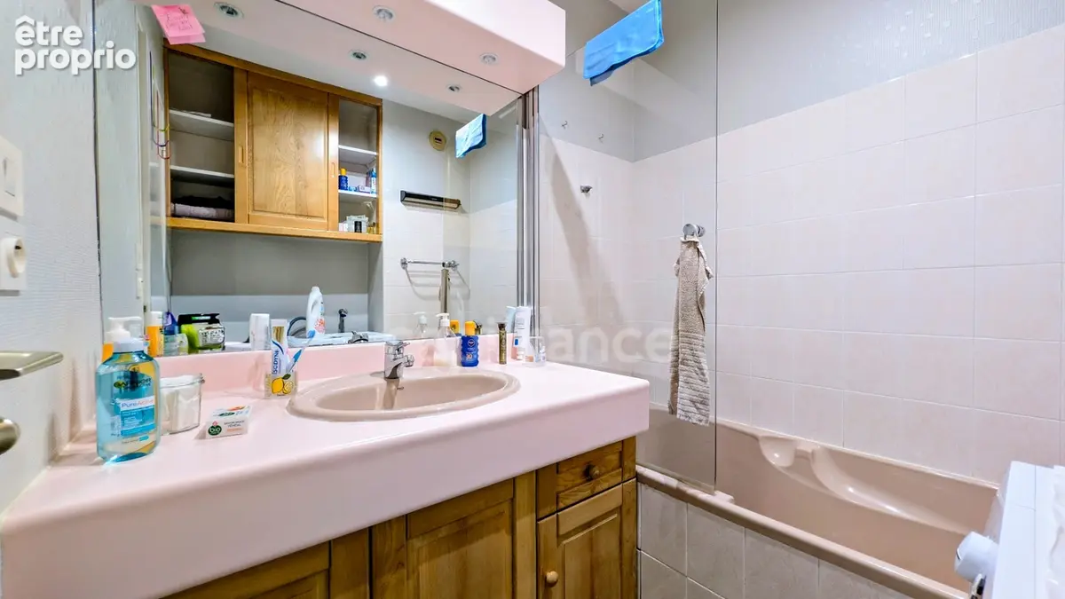 Appartement  T3 - 60,5 m² - 2 chambres  avec Garage et Parking - Centre ville - CHATEAULIN (29) - photo 11