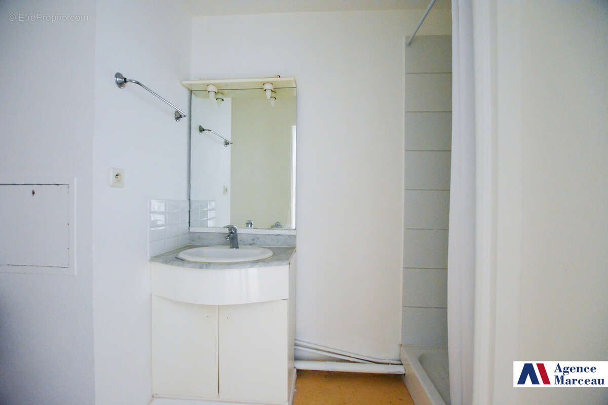 Appartement à COURBEVOIE