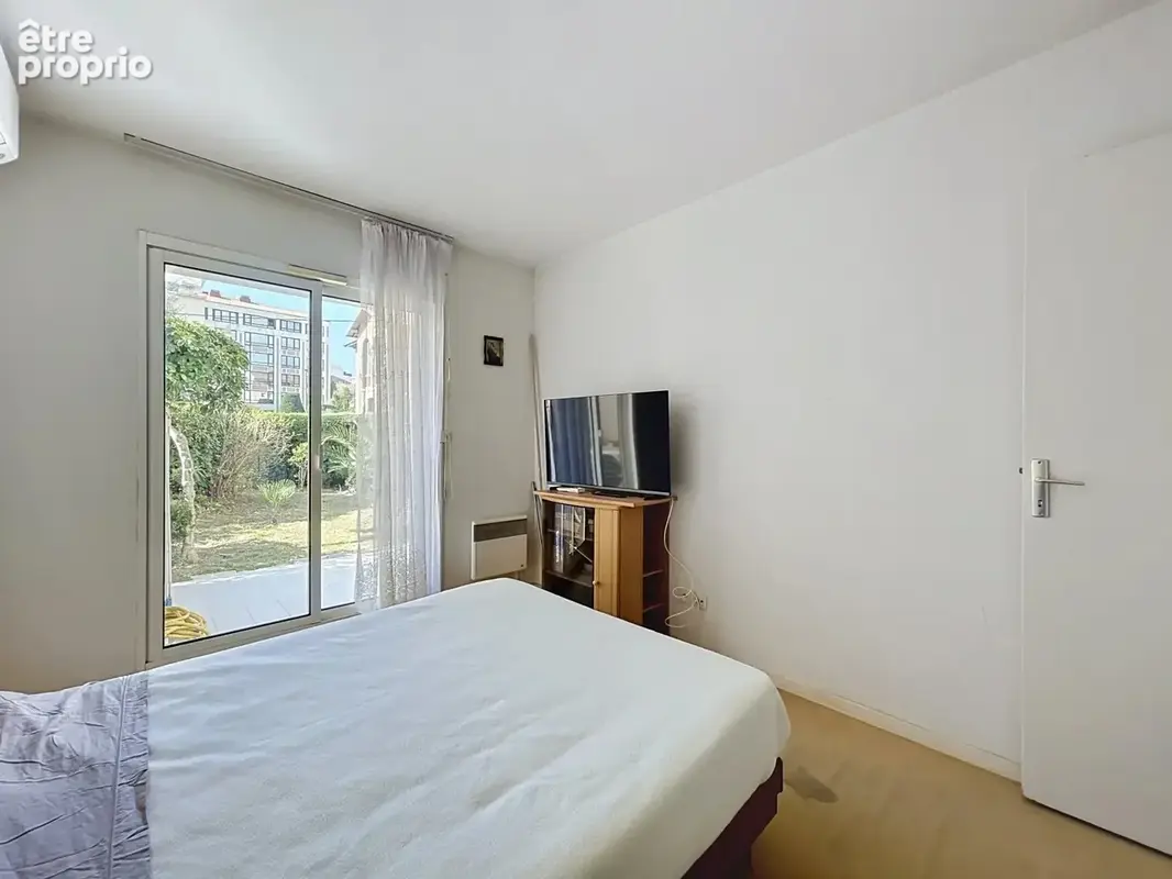 Cannes rez-de-jardin : 2 pieces 49,86 m² + cave + garage ferme - photo 11