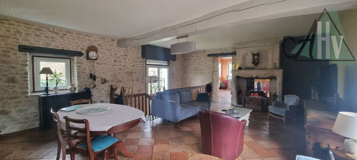 Maison à LES ORMES-SUR-VOULZIE