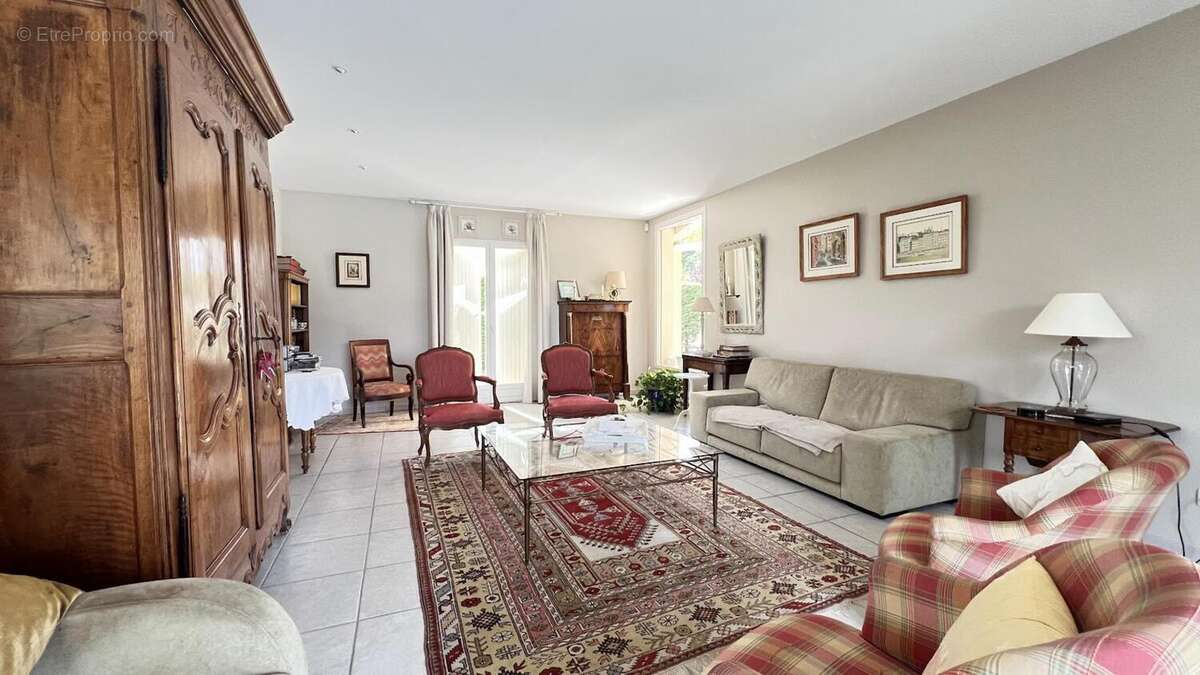 Maison 170 m² à La Tour-De-Salvagny  - photo 6