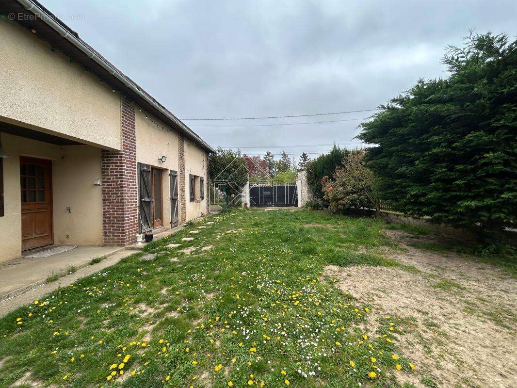 Maison à JEUFOSSE