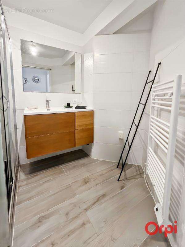Appartement à VENELLES