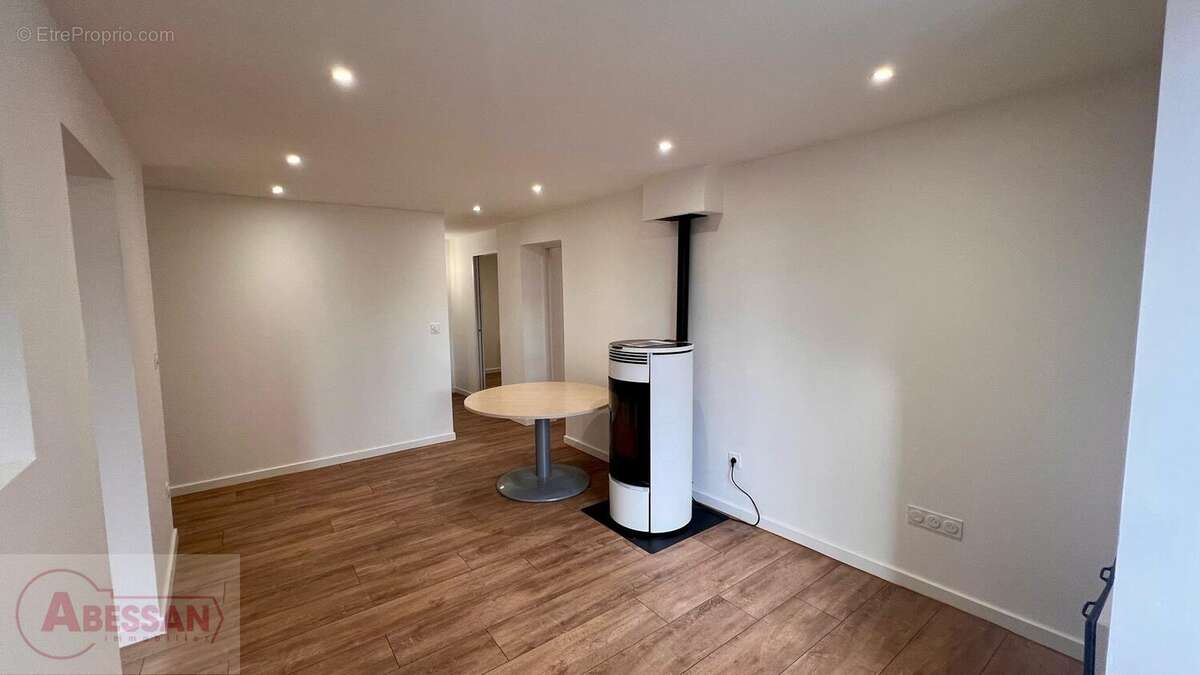 Appartement à ESPINASSES