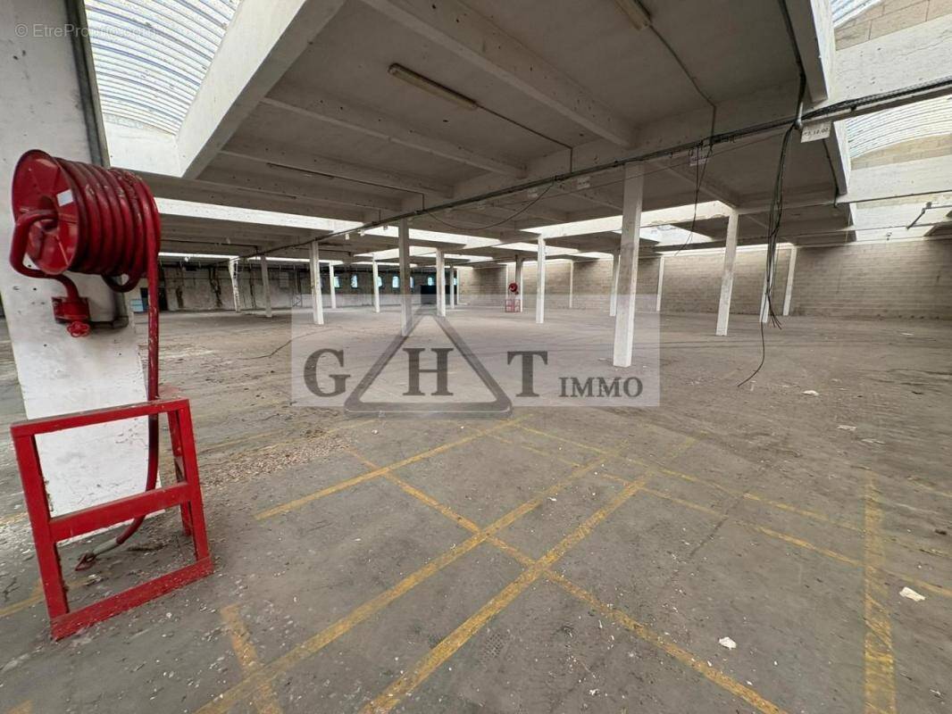 Commerce à SAINT-FARGEAU-PONTHIERRY