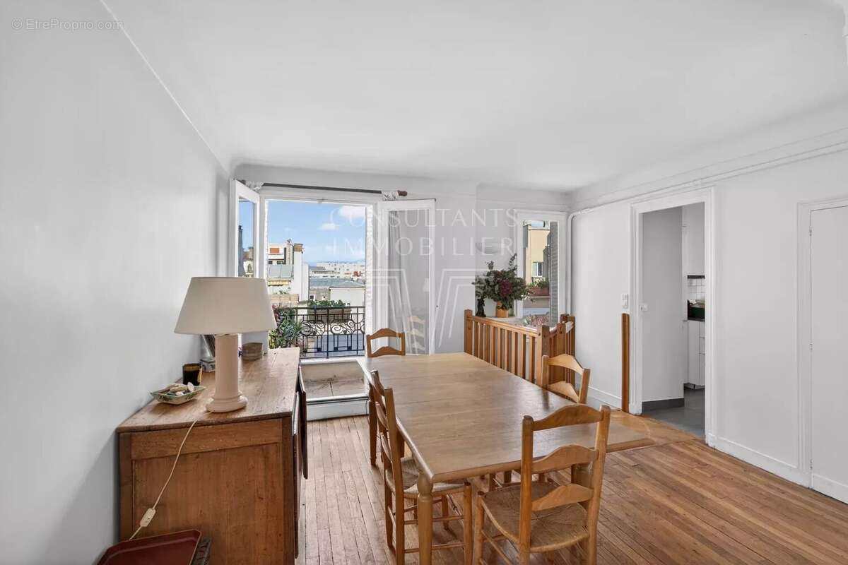 Appartement à PARIS-16E