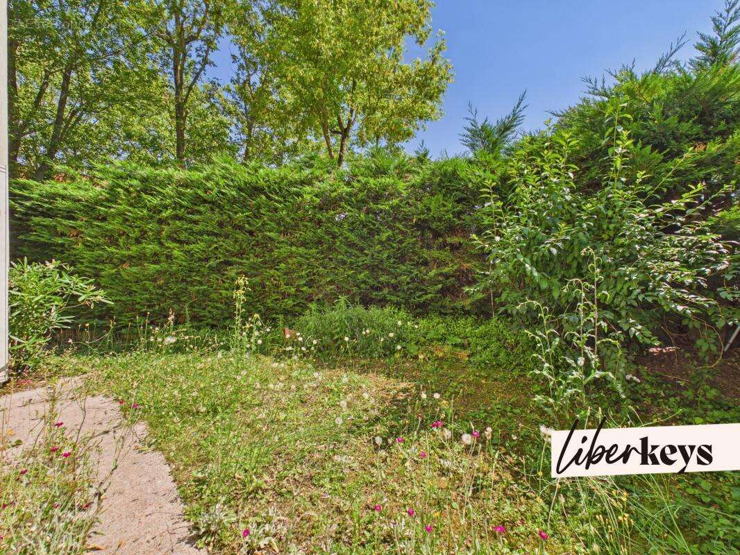 CRÉTEIL – Quartier Buttes-Halage – Grand 3 pièces avec terrasse, jardin, box et cave - photo 2