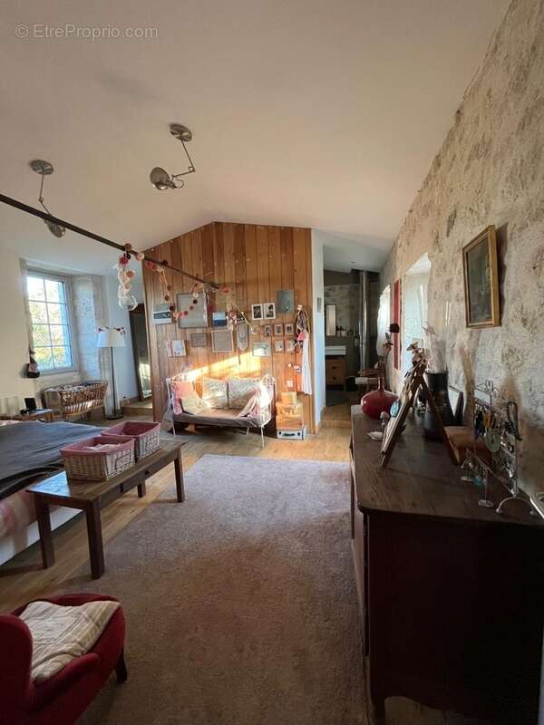 c3448f3e-af77-49b0-abb7-ac2f825e290f.jpeg - Maison à LIBOURNE