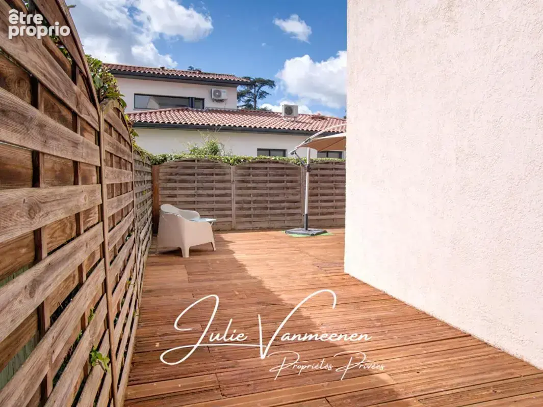 T1 de 30m2 avec terrasse de 55m2 + parking - Meublé, rénové, climatisé - LARDENNE - photo 7