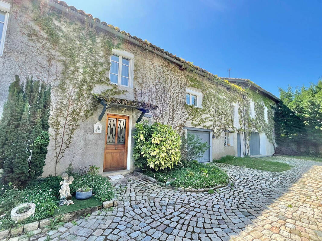 Maison à DOMARIN