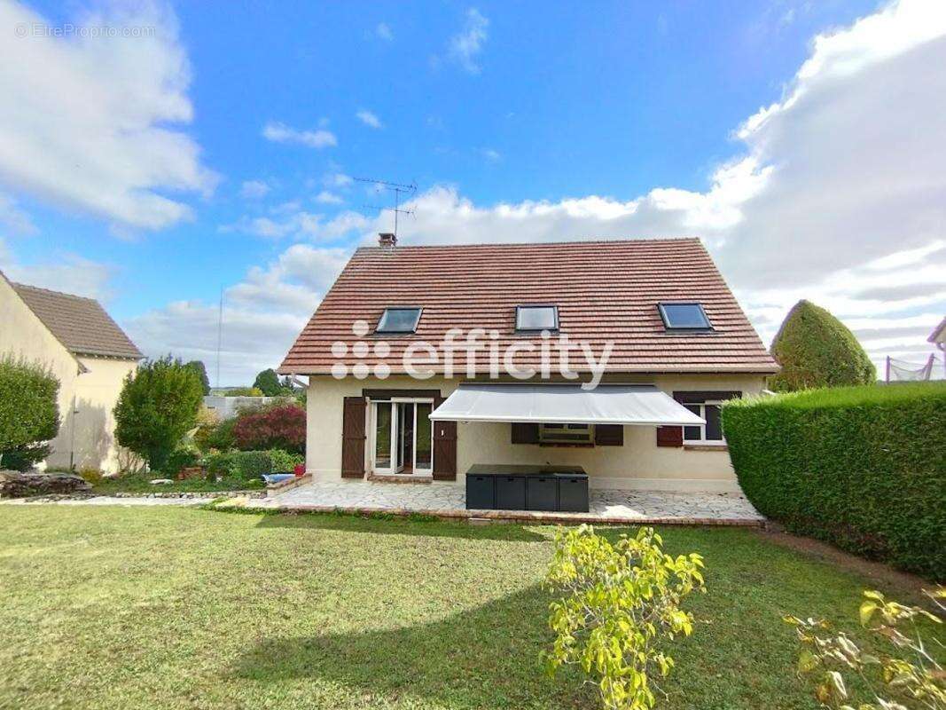 Maison à SAINT-ARNOULT-EN-YVELINES