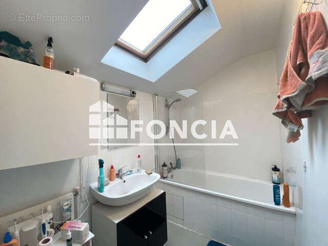 Appartement à LE CHAMBON-FEUGEROLLES