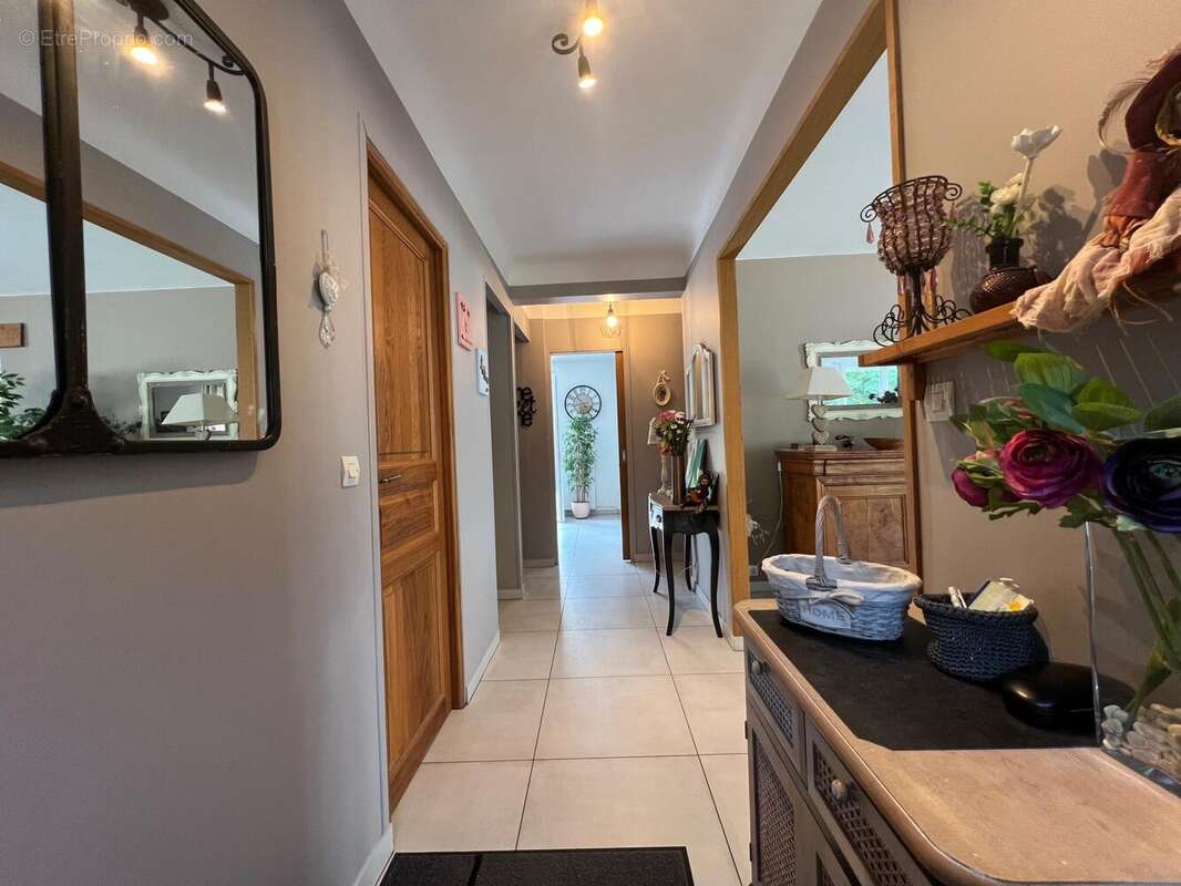 Photo 4 - Maison à LE MESNIL-SAINT-DENIS