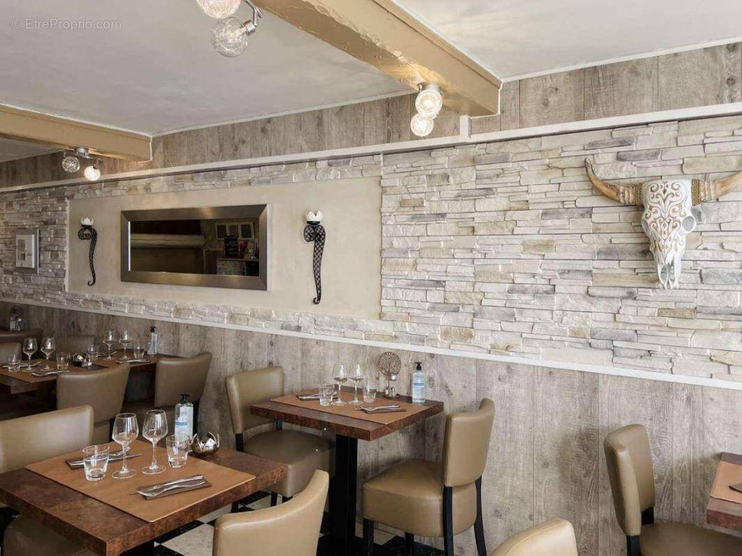 Commerce à SAINTES-MARIES-DE-LA-MER