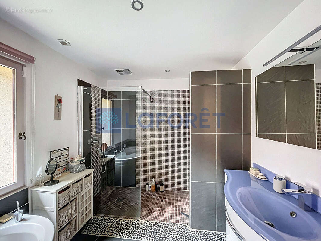 Maison à SAINT-OUEN-D'ATTEZ