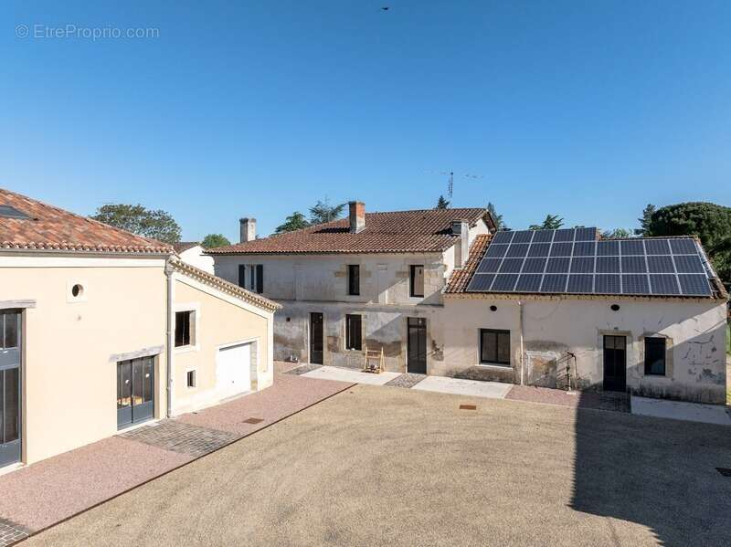 Maison à MENESPLET