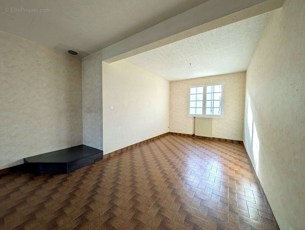 Maison à MONTREUIL-BELLAY