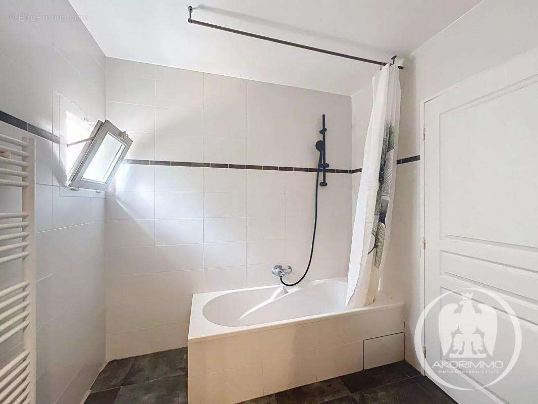 Appartement à SAINT-LAURENT-DU-VAR