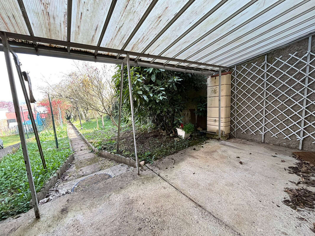 Maison à rénover avec grenier et jardin, beau potentiel - photo 10