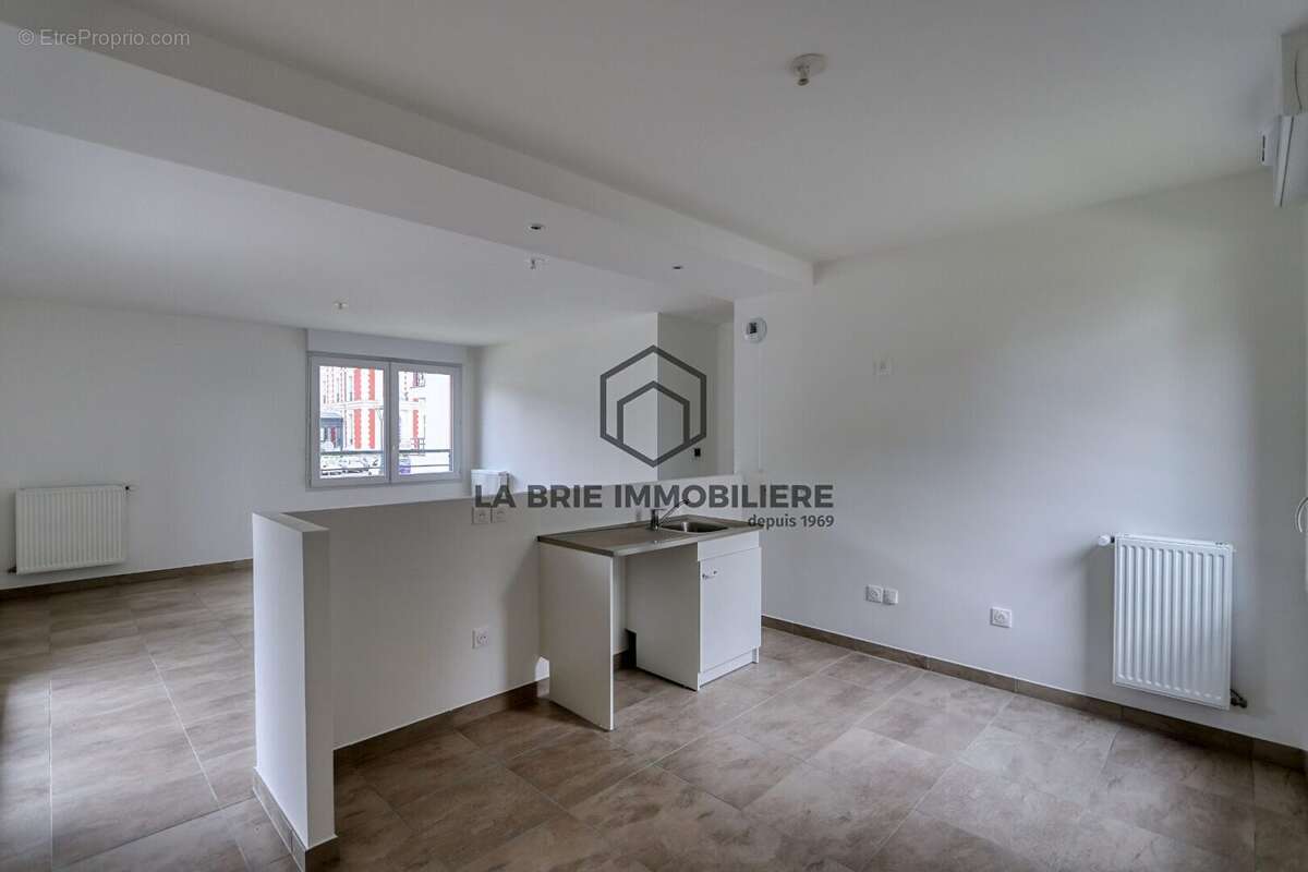 Appartement 4 pièces 70 m² à vendre à Emerainville (77184) - photo 3