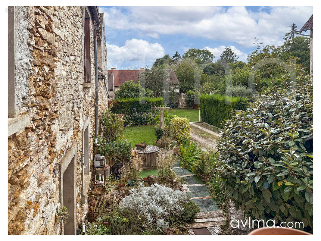 Maison à CRESPIERES