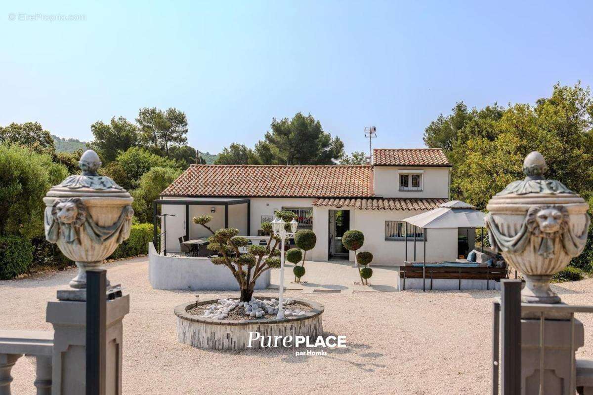 Maison/Villa T4 de 140 m2 à Évenos 83330 - photo 2