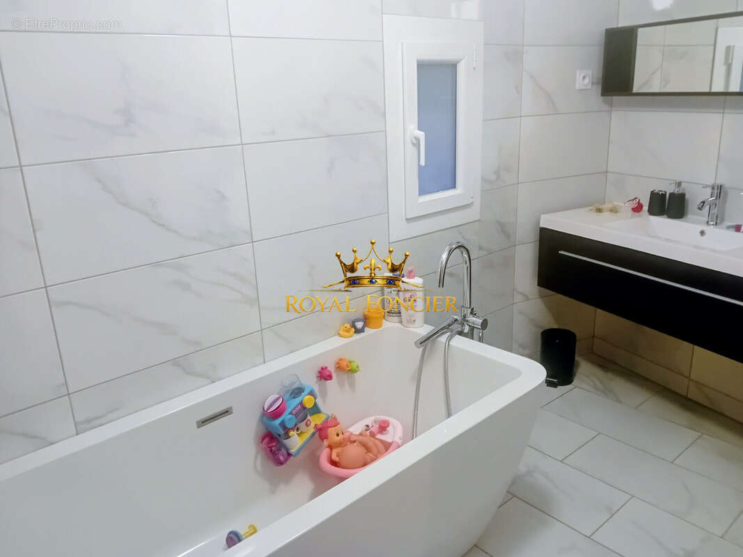 Maison 140 m² à Mondion  - photo 7