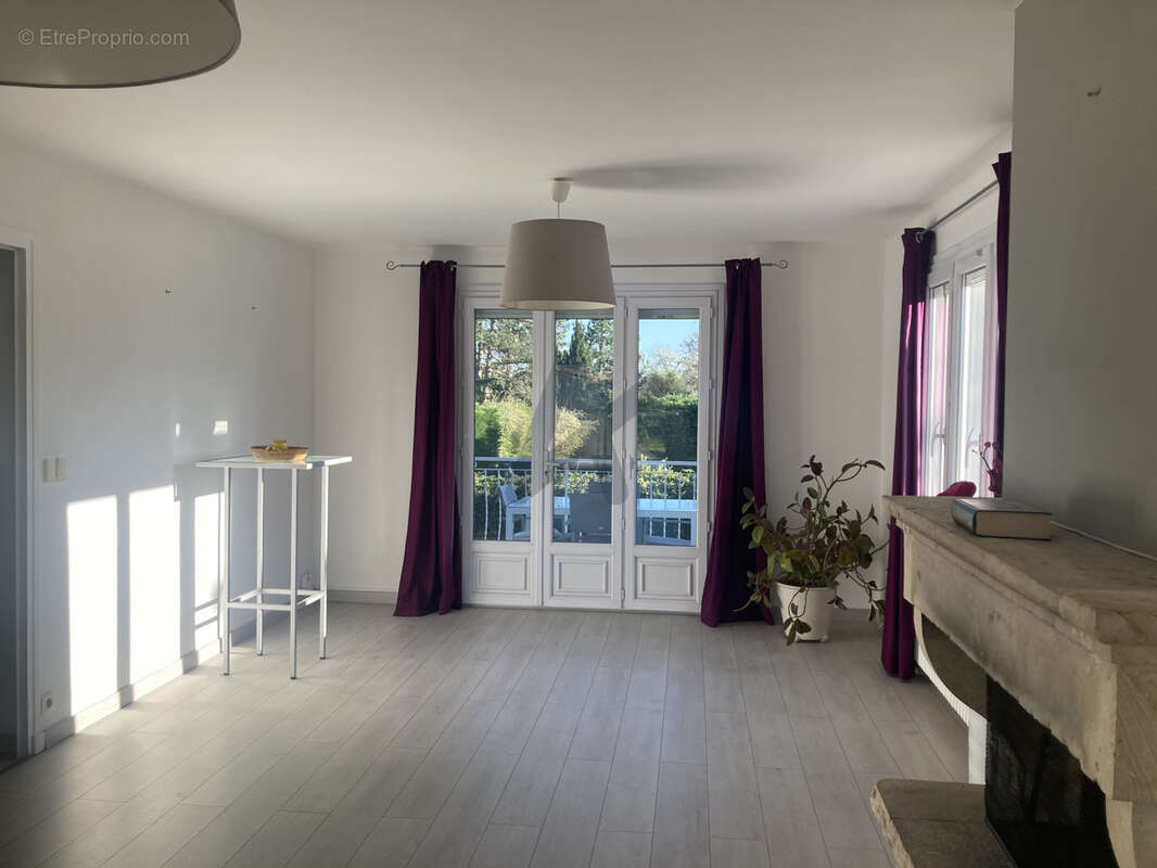 Maison à LUCENAY