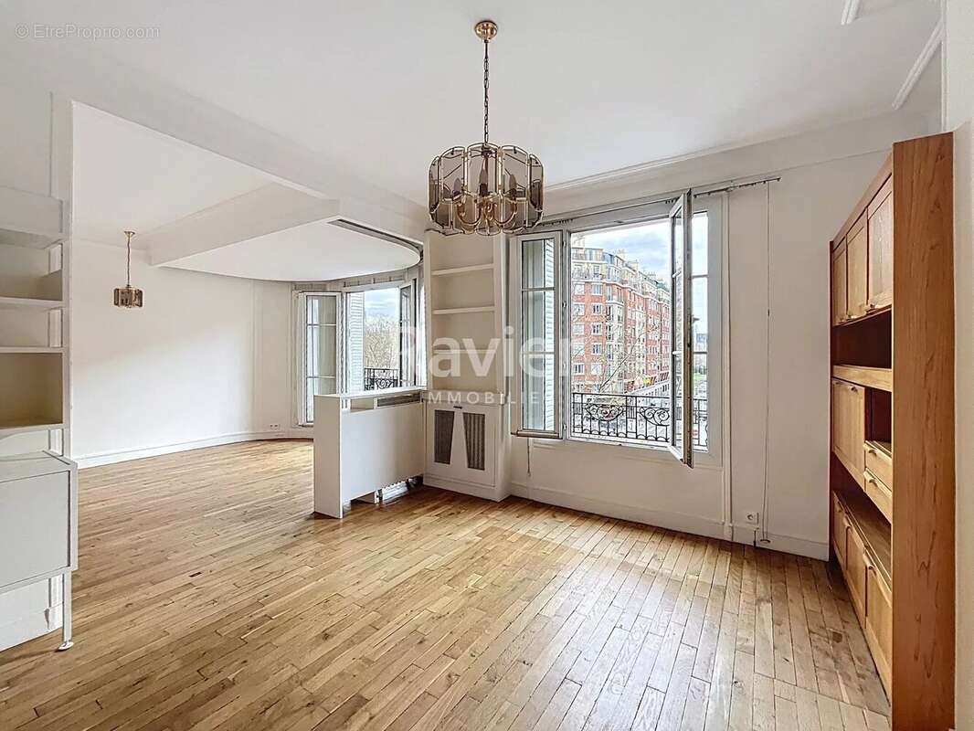 Appartement à PARIS-14E