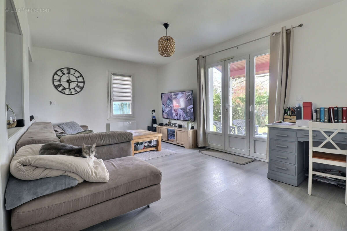 Maison à SAINT-SEURIN-DE-CURSAC