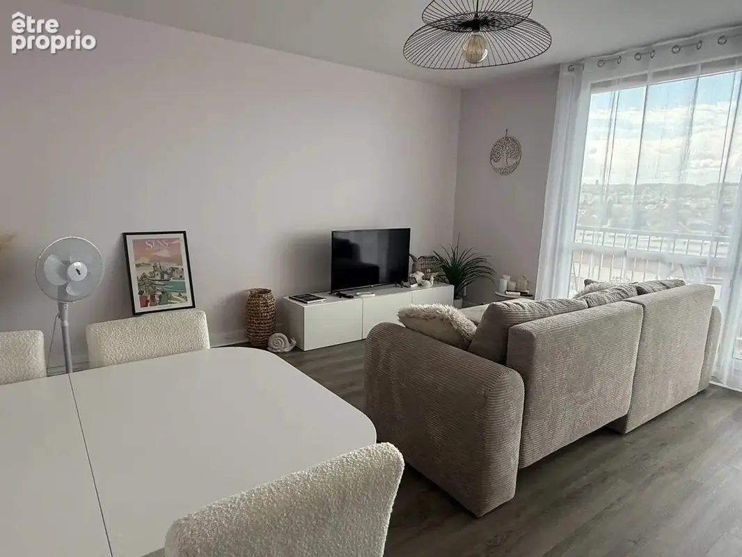 Appartement T3 avec balcon - parking et cave - SENS - photo 3