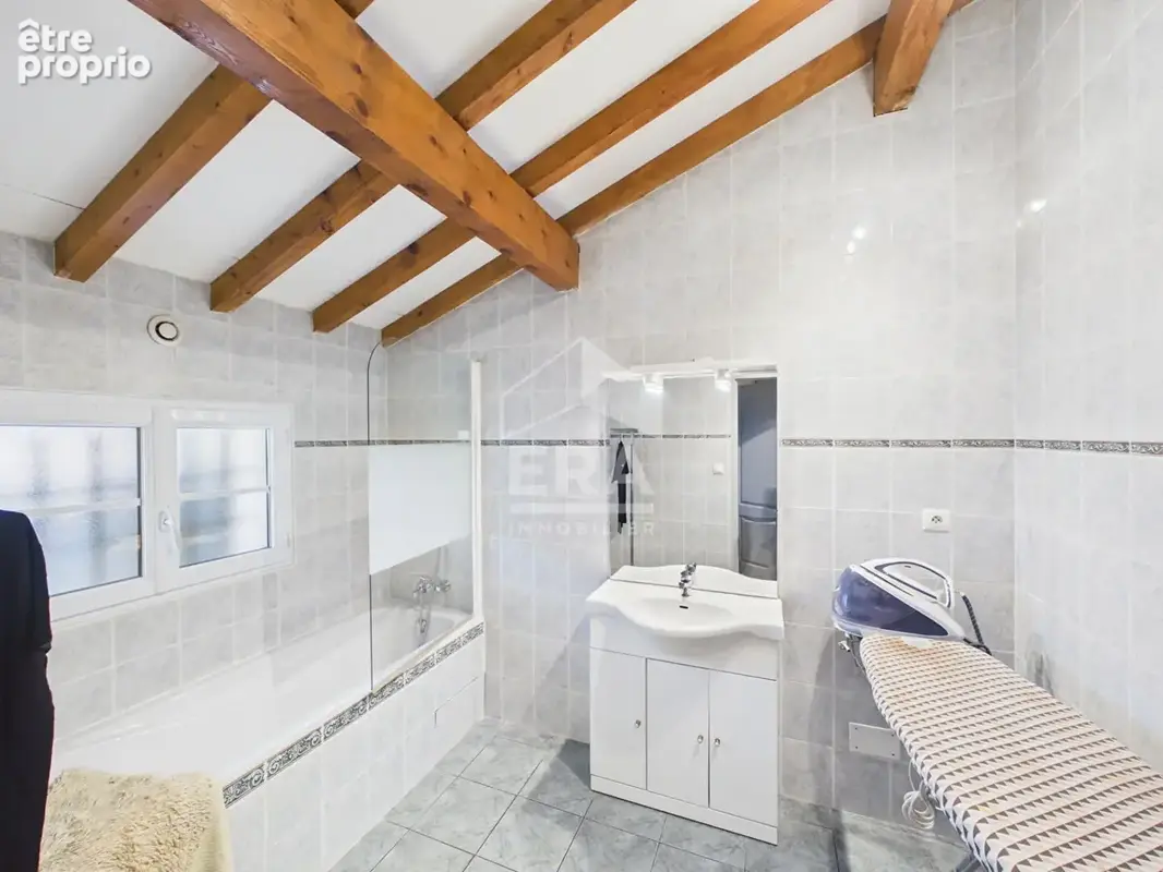 Espelette - Maison à Vendre - avec piscine au coeur d'Espelette. - photo 8