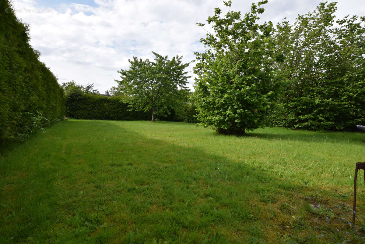 Maison à VIEUX-CHARMONT
