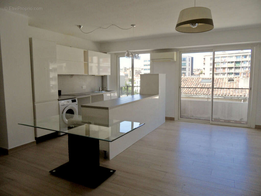Appartement à MARSEILLE-4E