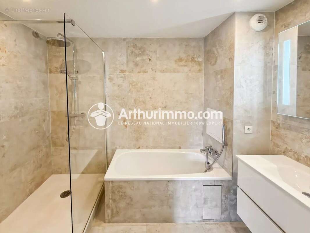 Appartement à SAINT-PIERRE-DU-PERRAY